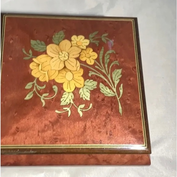 Alice Sturzinger Romance Italy Burl Swiss Movement Music Box Floral Design + Key - Picture 10 of 10
